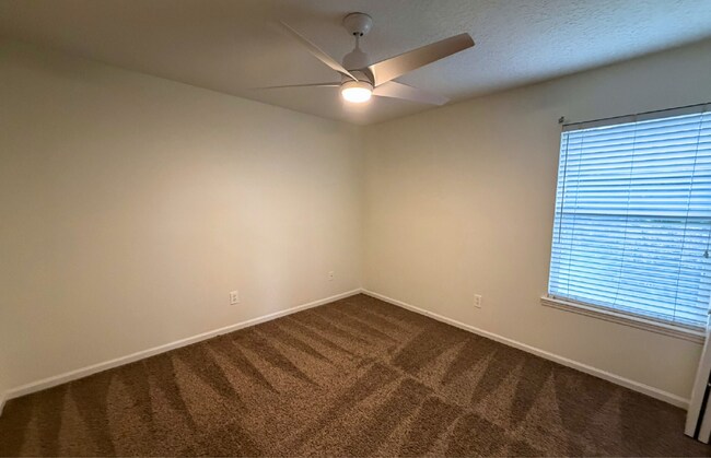 Building Photo - Spacious 4 Bedroom Home in Waterford Estat...