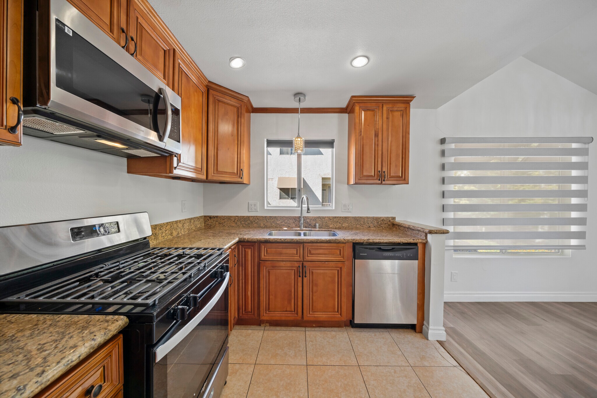 Building Photo - 12411 Osborne St