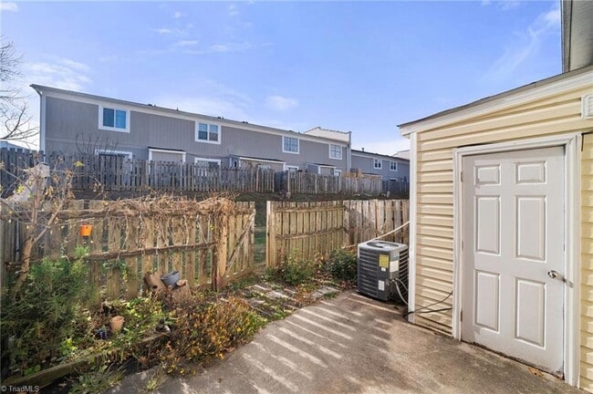 Building Photo - 5739 Bramblegate Rd