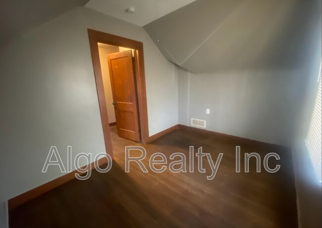 Building Photo - 3522 N Bryant Ave