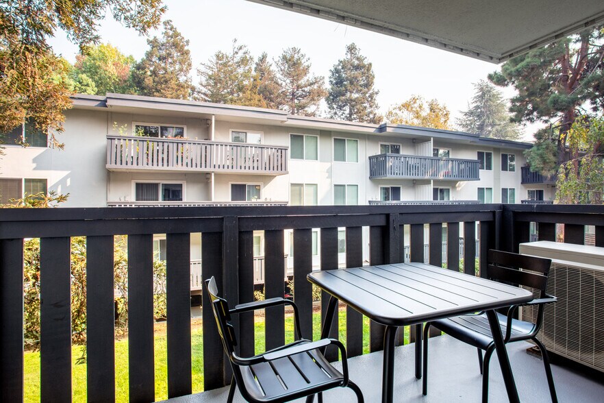 Building Photo - 655 S Fair Oaks Ave