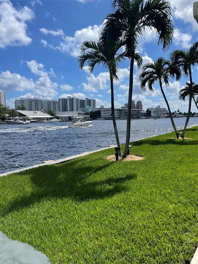 Building Photo - 2900 NE 30th St