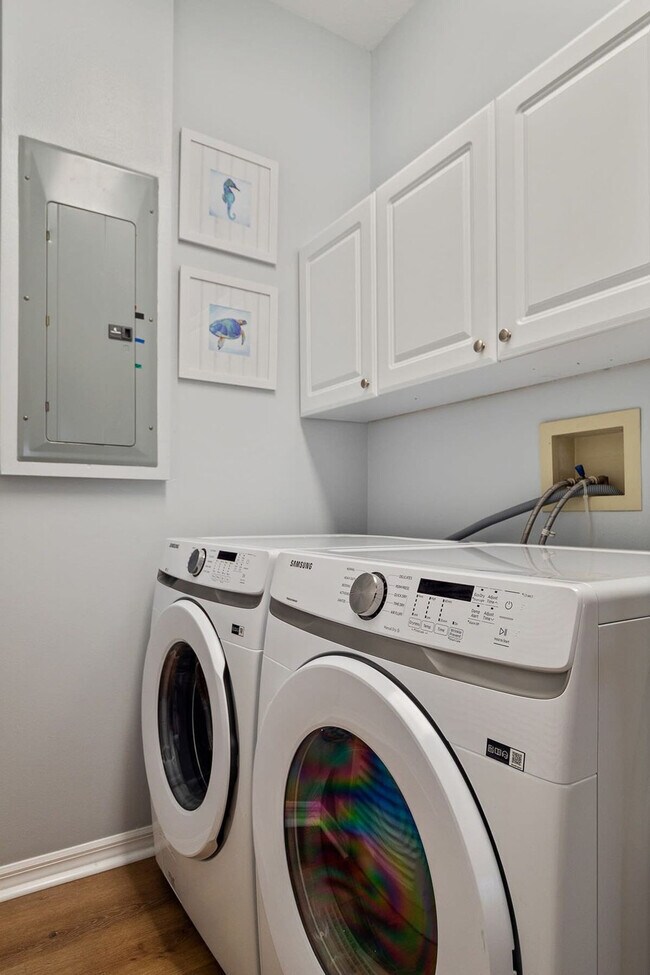 Building Photo - 4 Susan Pl