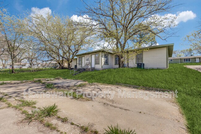 Building Photo - 7 Pershing Dr