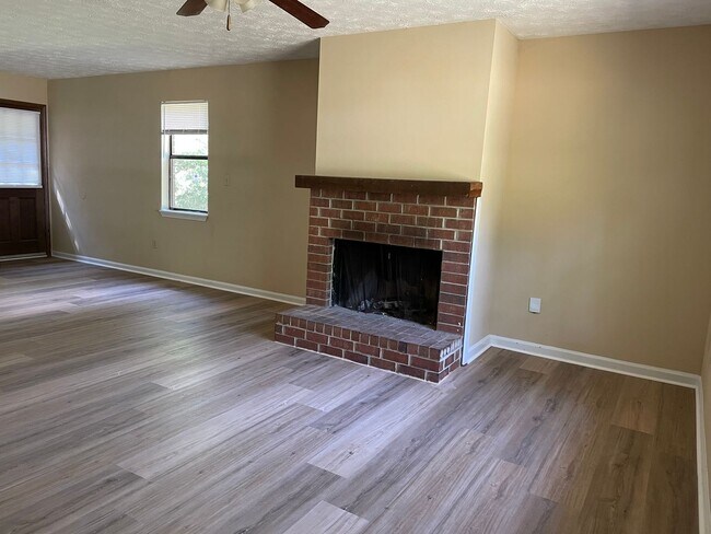 Building Photo - pre120