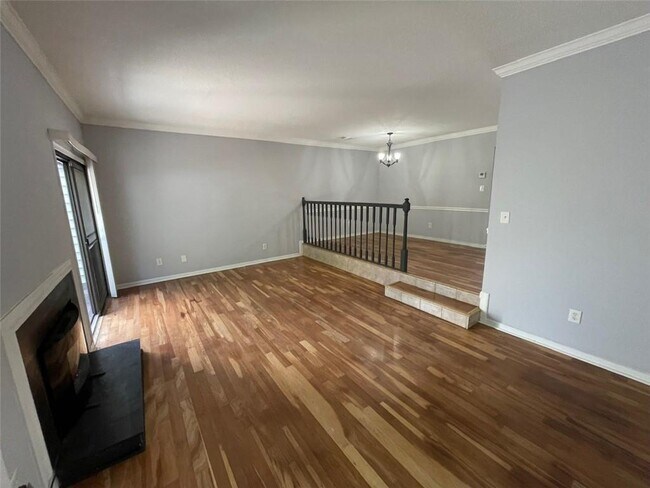 Building Photo - 1020 Country Ct