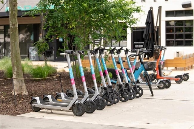 Building Photo - 655 McGruder St NE