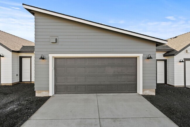 Building Photo - Modern 3 Bed/2 Bath Single-Level Home with Open Living - Redmond