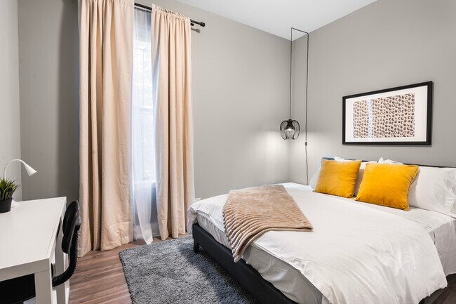 Building Photo - 5017 S Drexel Blvd