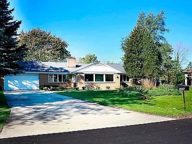 Building Photo - 3336 Overland Pass