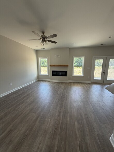 Building Photo - 405 Creeks Edge Dr