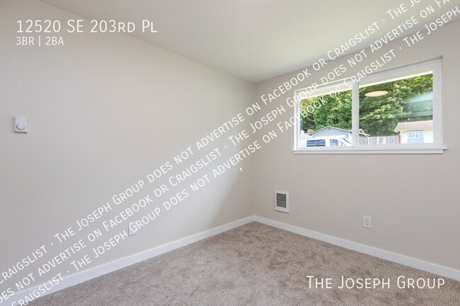 Building Photo - 12520 SE 203 Pl