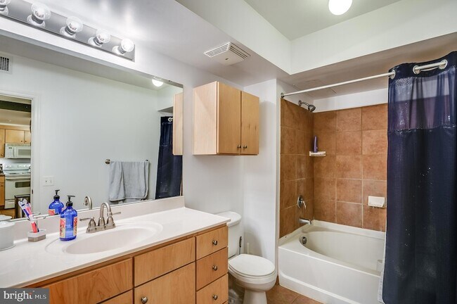 Building Photo - 631 D St NW