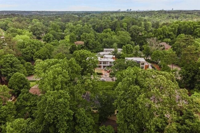 Building Photo - 757 Old Ivy Rd NE