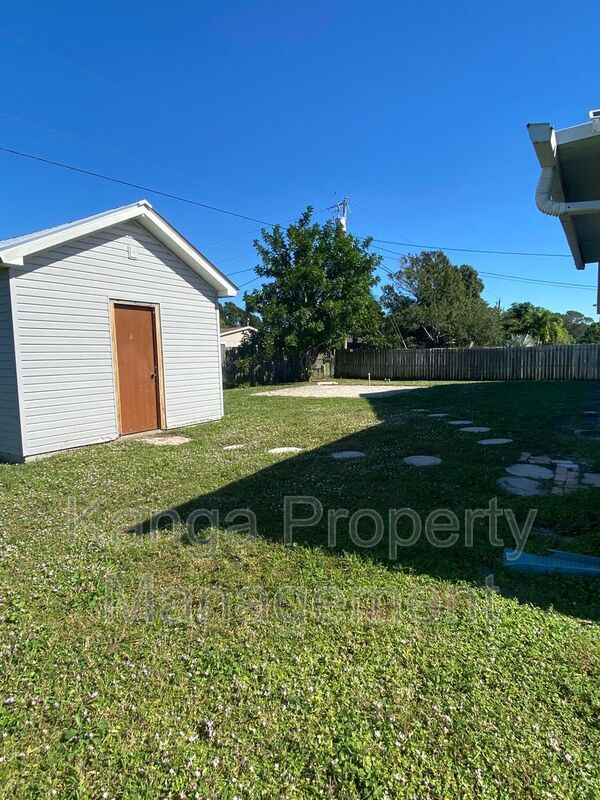 Building Photo - 757 NW Bayard Ave