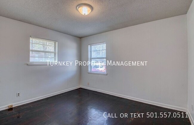 Building Photo - 20 S Wakefield Dr