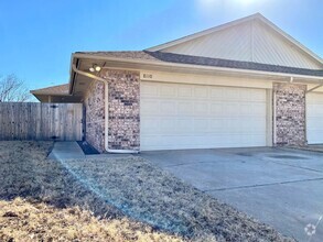 Building Photo - Nice 3 Bed 2 Bath in NW OKC