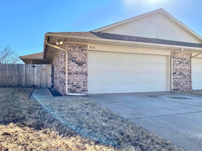 Primary Photo - Nice 3 Bed 2 Bath in NW OKC