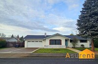 Building Photo - Move in Special! Lovely Remodeled Fully Fu...