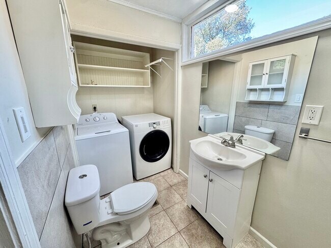 Building Photo - 163 S Fenwick Rd