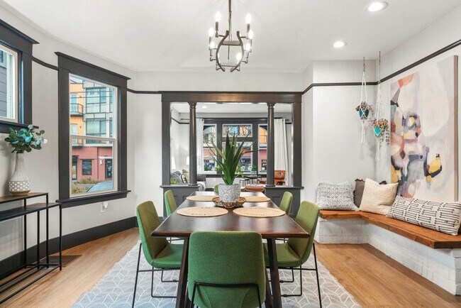 Building Photo - 3820 SE Belmont St