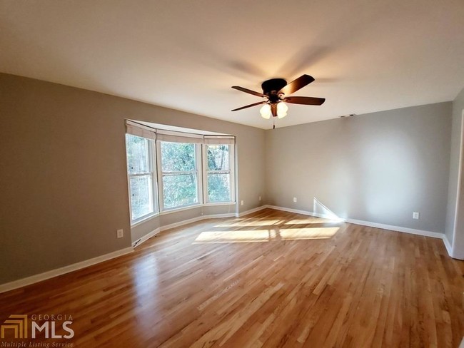 Building Photo - 2242 Brookfield Dr