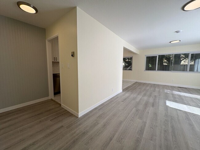 Building Photo - Newly Renovated 2BD/1BA in Palo Alto | Prime Location!