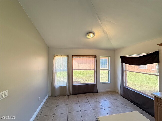 Building Photo - 750 Halsey Ave