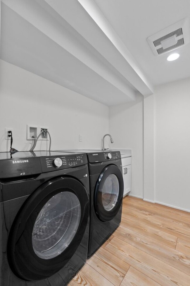 Building Photo - 4Bd/3Ba Seattle House