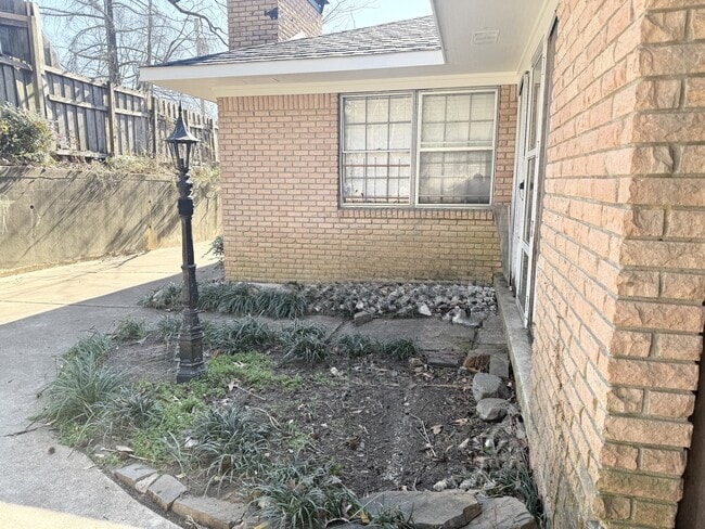 Building Photo - 1100 W Grand Ave