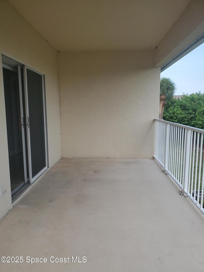 Building Photo - 1045 Venetian Dr