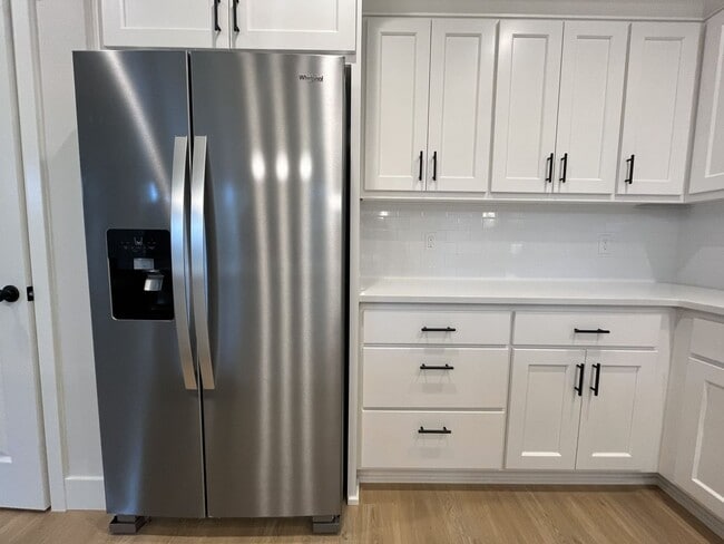 Building Photo - Modern 2025-Built 4 Bedroom Home with EV Charging, 5kW Solar, Open-Concept Living, Scenic Outdoor...