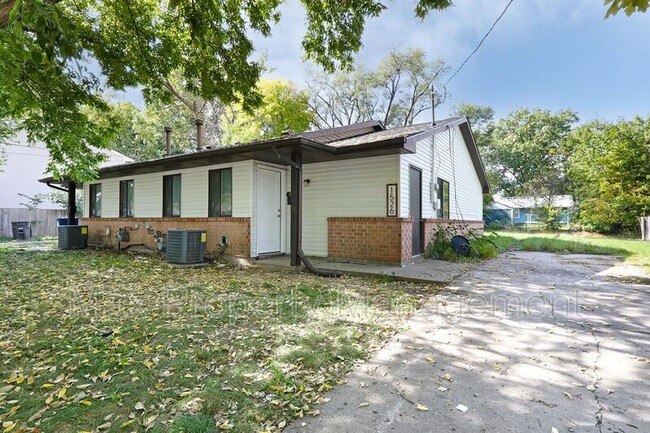Building Photo - 1526 E 16th St