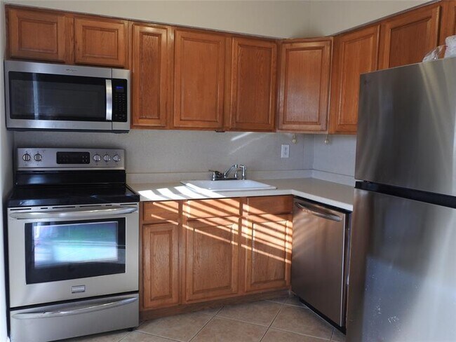 Building Photo - 1600 NE 3rd Ave