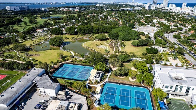 Building Photo - 2416 Flamingo Dr