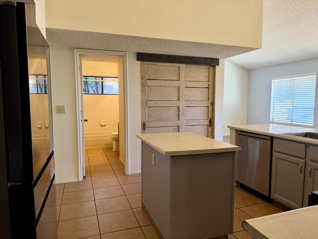 Building Photo - 4871 W Condor Dr