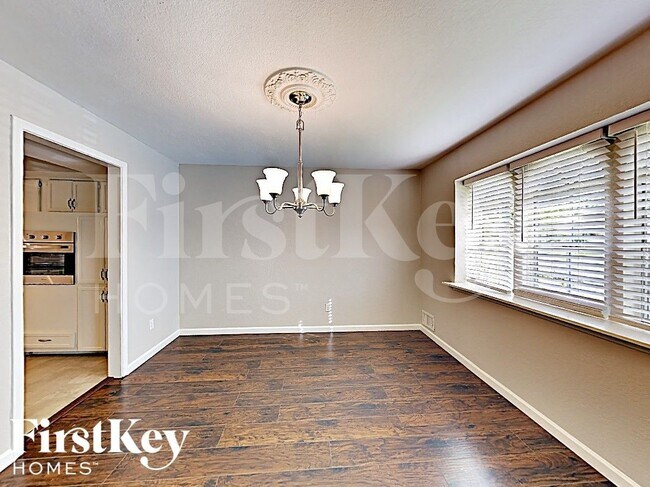 Building Photo - 3413 Valley View Ln