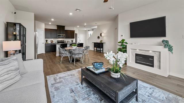 Building Photo - 740 Thorn Crk Dr