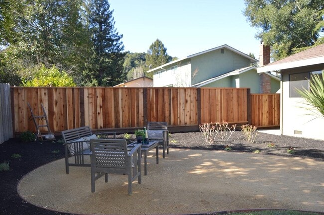 Building Photo - 119 Whitethorne Dr
