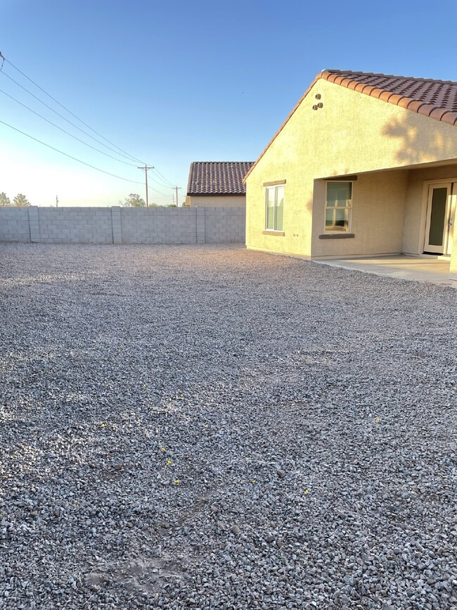 Building Photo - "Charming 3-Bed, 2-Bath Home in Casa Grand...