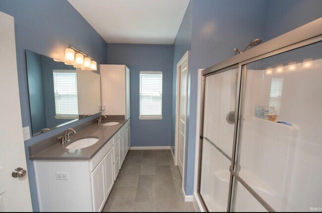 Building Photo - Beautiful Ranch Home with Open Floor Plan, Private Backyard & Luxurious Primary Suite