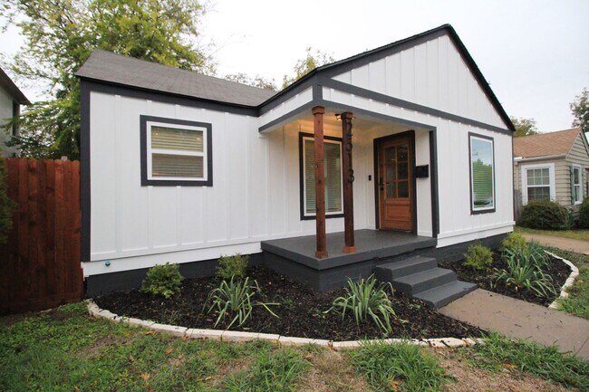 Building Photo - Ryan Place- Short to Mid-Term Rental Fully...