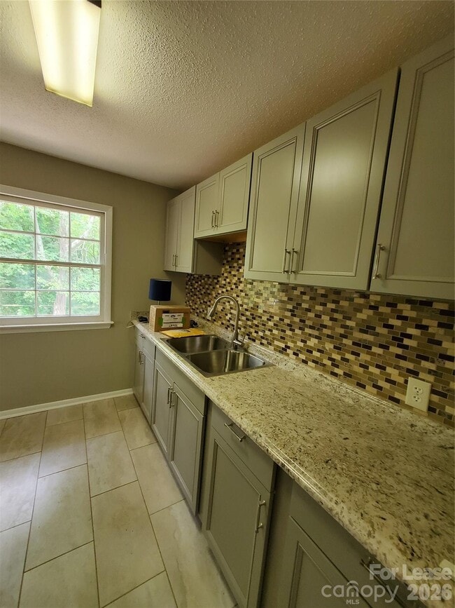 Building Photo - 1122 Rolling Ln