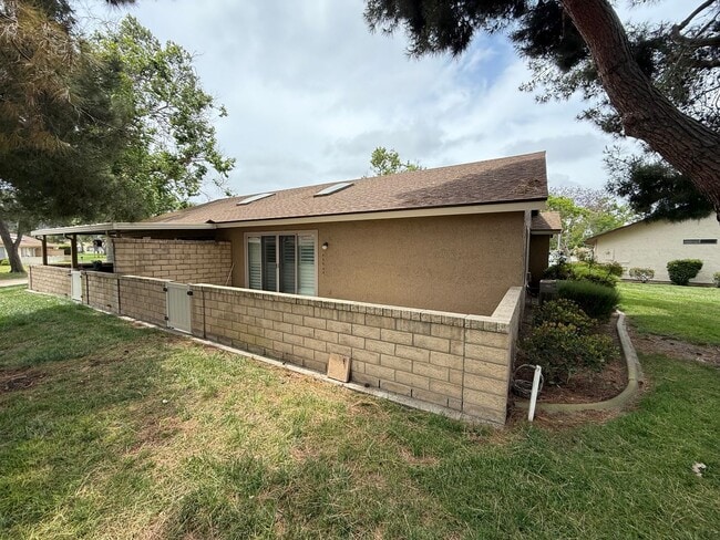 Building Photo - 2 Car Garage Capri in Leisure Village Senior Community