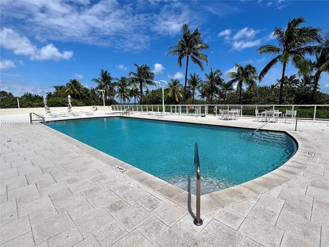 Building Photo - 10185 Collins Ave