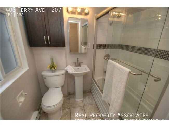 Building Photo - 403 Terry Ave