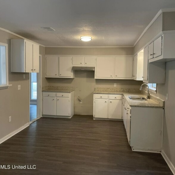 Building Photo - 195 Hayes Dr