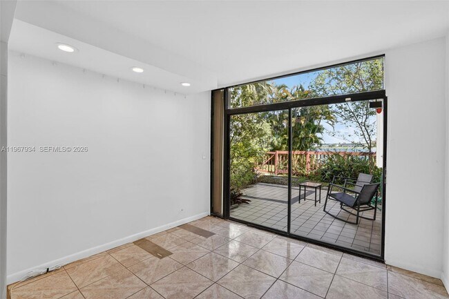 Building Photo - 347 Ives Dairy Rd