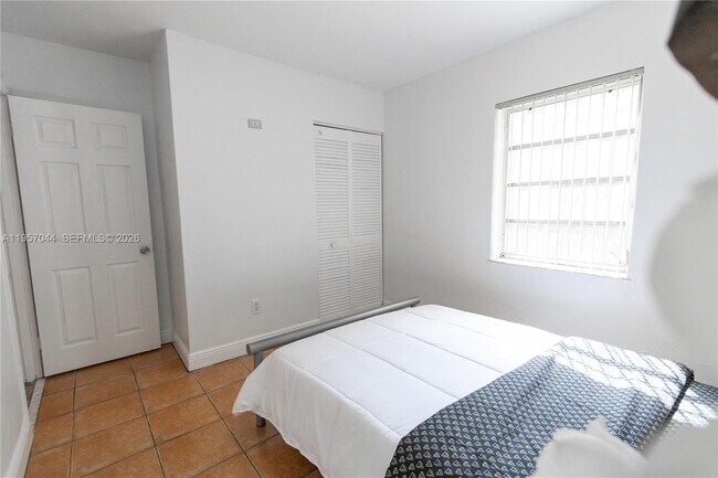 Building Photo - 4420 SW 114th Ct