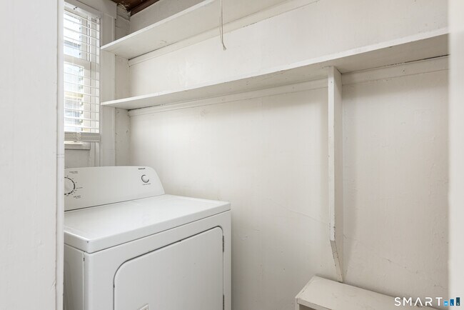 Building Photo - 108 Belden St